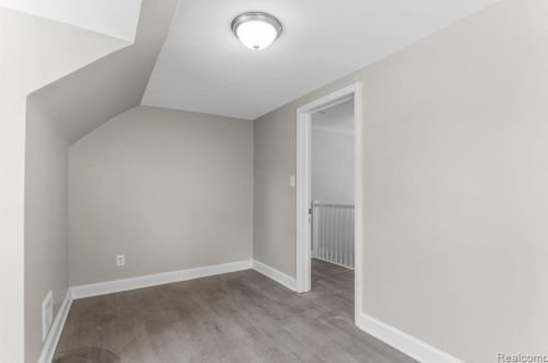 6754 Dolphin St, Dearborn Heights MI  48127-2539 exterior