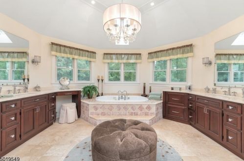 3 Park Rdg Ct, Chester NJ 07930-3016 exterior