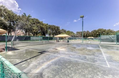 7948 Lando Ave, Boynton Beach FL 33437-6359 exterior