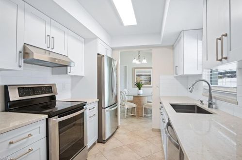 9675 7th St, Naples, FL 34108-2481