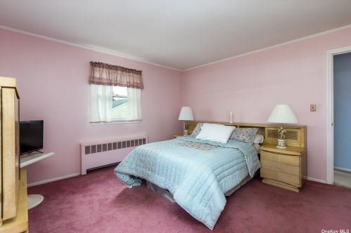 16 Barclay St, Huntington Station NY 11746-2619 exterior