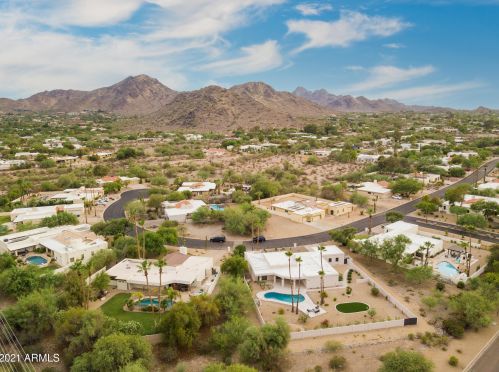 9919 47th Pl, Phoenix AZ  85028-4242 exterior