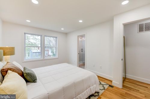 1427 Parkwood Pl, Washington DC  20010-3218 exterior