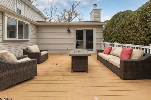 105 Cedar St, Livingston NJ 07039-4205 exterior