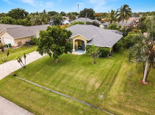 241 Dalton Cir, Fort Pierce FL 34953-5846 exterior