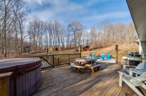 232 Burnham Rd, Exeter CT 06249-1404 exterior