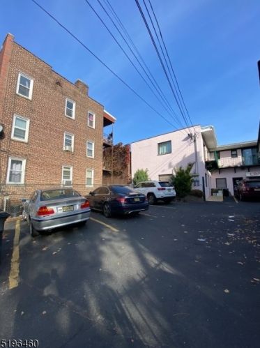 374 Chestnut St, Newark NJ  07105-2495 exterior