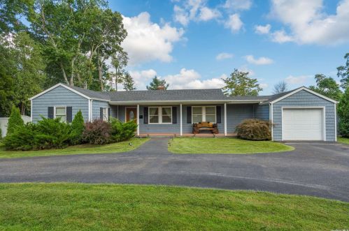 31 Harned Rd, Commack NY 11725-5104 exterior