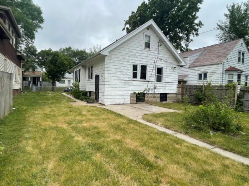 4866 37th St, Milwaukee WI  53221-2570 exterior