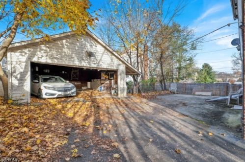 721 Pleasant Vly Way, Town Center NJ 07052-2810 exterior