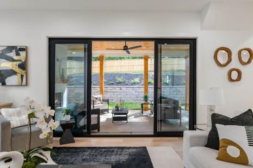 3918 Flowerland Dr, Atlanta GA  30319-1806 exterior