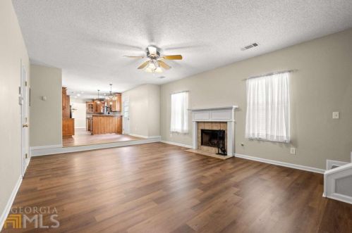 1560 Rogers Crossing Dr, Lithonia GA  30058-7005 exterior