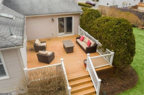 105 Cedar St, Livingston NJ 07039-4205 exterior