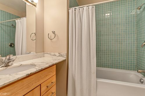 1506 Wolfram St, Chicago IL 60657-4017 exterior