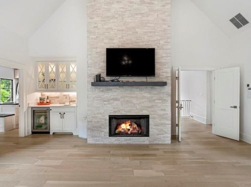 4736 Lk Forrest Dr, Atlanta GA 30342-2217 exterior