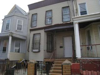 66 Doscher St, Brooklyn, NY 11208-2738