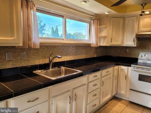 2148 Lee Ln, Chester PA 19014-2213 exterior