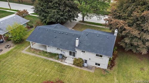 421 Beech Daly St, Dearborn Heights MI  48125-1000 exterior