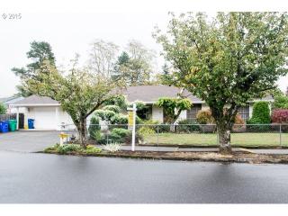 16810 Lafayette St, Portland, OR 97236-1556