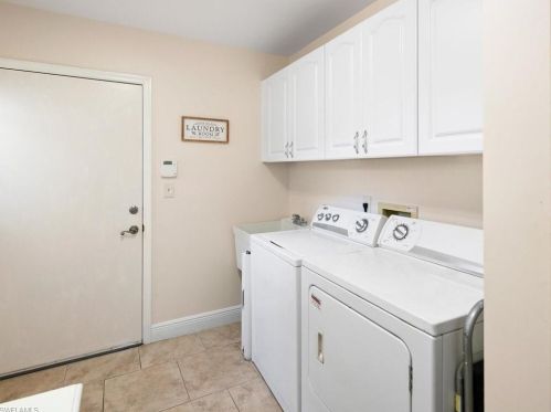 1925 Blackstone Cir, Naples FL 34109-7225 exterior