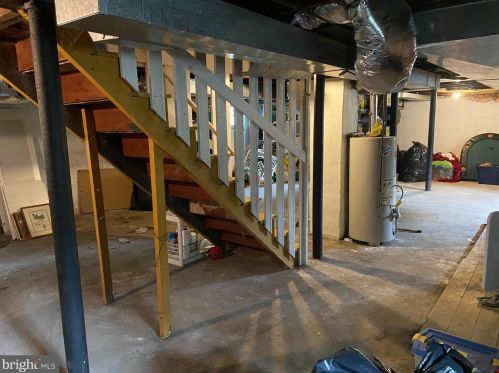 317 Oakland Ave, Camden NJ 08107-1211 exterior