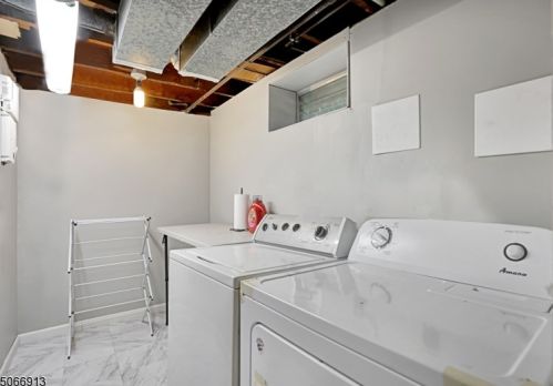 60 Essex Rd, Parsippany NJ 07054-2661 exterior