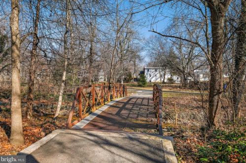 1805 Crawford Dr, Rockville MD 20851-1711 exterior