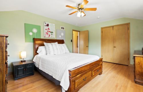 4801 Diversey Blvd, Milwaukee WI 53217-5919 exterior