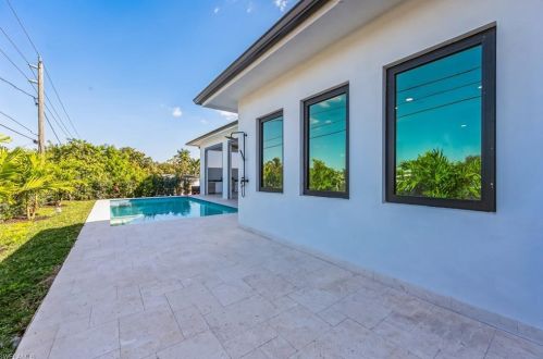 1045 Morningside Dr, Naples FL 34103-3313 exterior