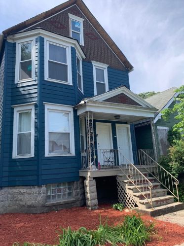 21 114th St, Chicago, IL 60628-4815