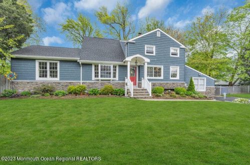 39 Maplewood Dr, Middletown, NJ 07748-1546