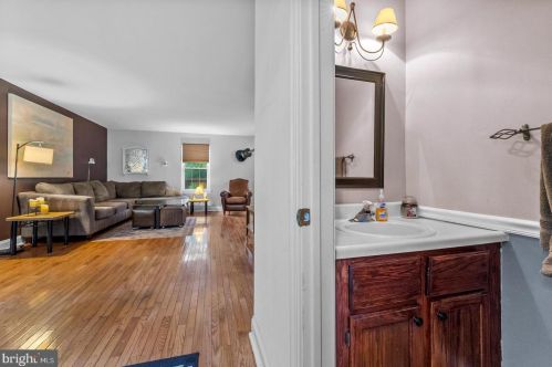 11 Revere Ct, Trenton NJ 08628-3610 exterior