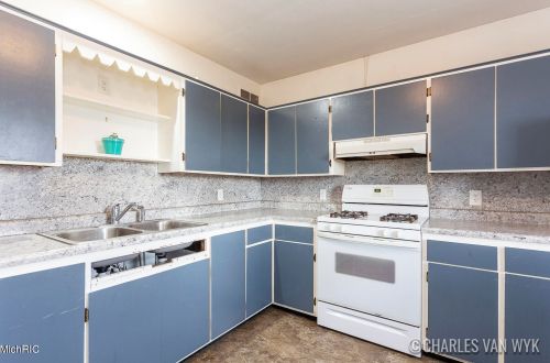 305 Jones St, Grant MI 49327-9143 exterior