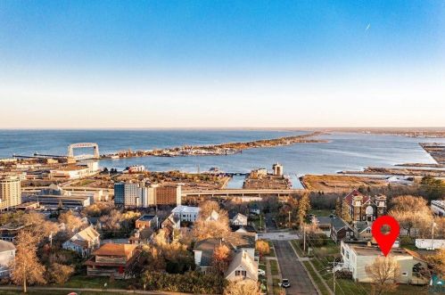 325 8th Ave, Duluth, MN 55806-2206
