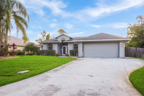 2779 Eagle Dr, Fort Pierce FL  34984-8919 exterior