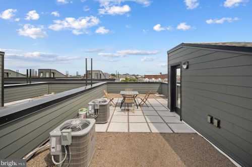 1613 2nd St, Philadelphia PA 19122 exterior