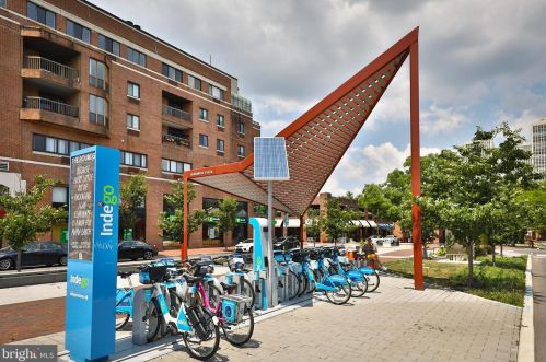 200 Lombard St, Philadelphia PA 19147-1605 exterior