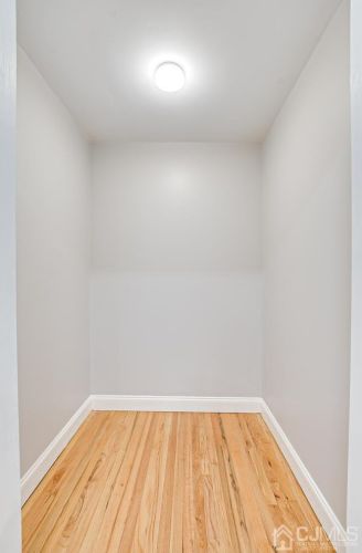 53 Fairmount Ave, Edison NJ  08820-2032 exterior