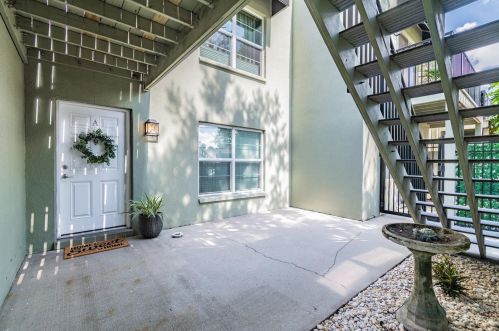 201 Arrawana Ave, Tampa, FL 33609-3246