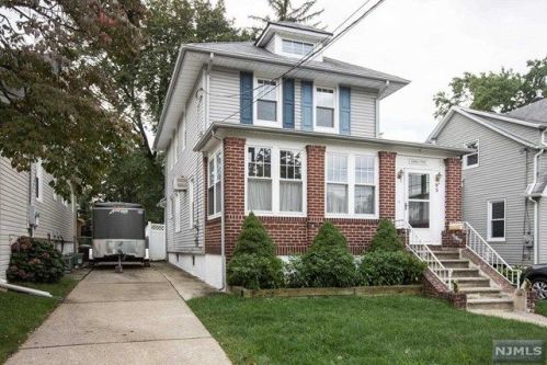 83 Niagara St, Dumont, NJ 07628-3407
