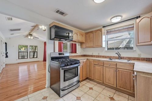 1309 Alamo St, Austin TX 78702-2224 exterior