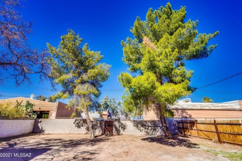 4137 1 St, Tucson AZ 85711-1510 exterior