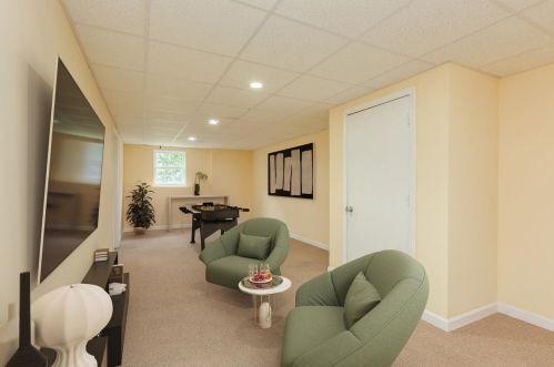 4 Devinne Dr, Concord NH 03301-5900 exterior