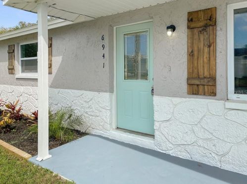 6941 Twilite Dr, Port Richey, FL 34668-4655