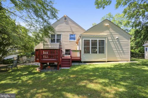 9104 Fls Chapel Way, Rockville MD 20854-2455 exterior