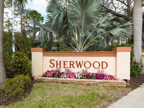 257 Robin Hood Cir, Naples FL 34104-9404 exterior