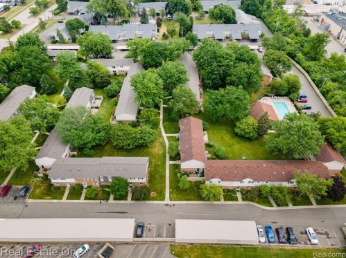 943 Kirts Blvd, Troy MI 48084-4837 exterior