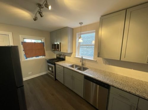 9515 Woodlawn Ave, Chicago IL  60628-1637 exterior