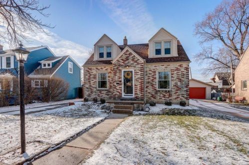 4237 Burrell St, Milwaukee WI  53207-5003 exterior