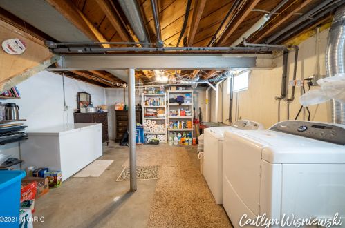 941 Northlawn St, Grand Rapids MI 49505-3717 exterior